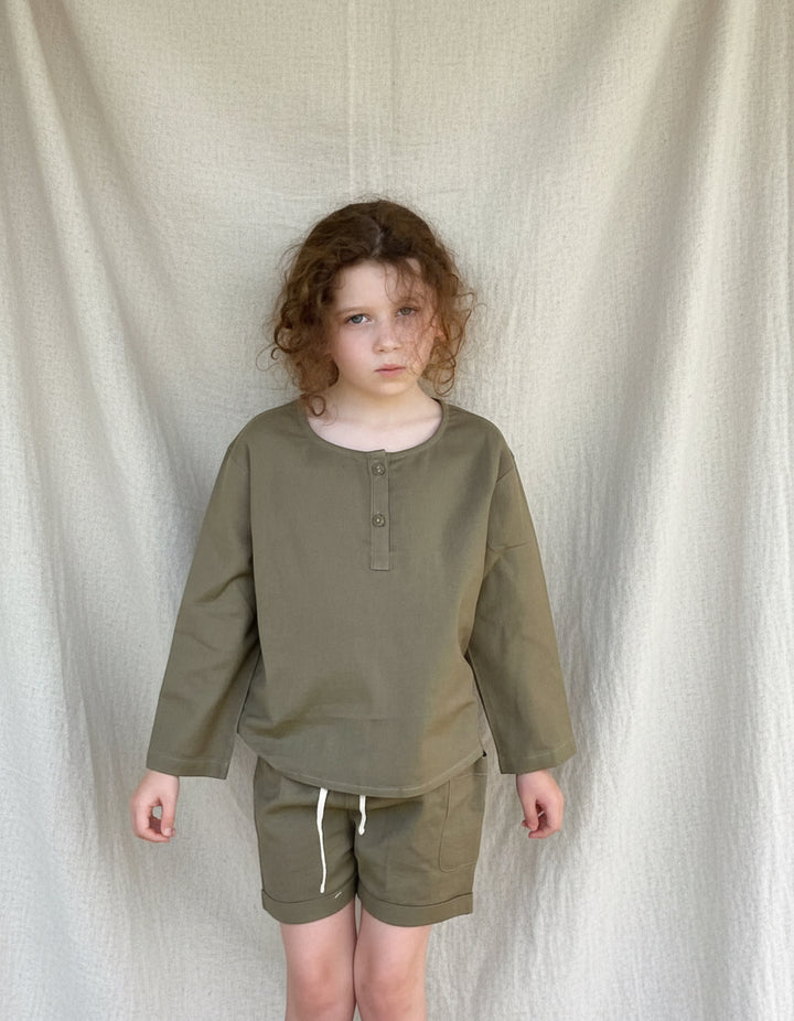 The Summer Days Linen Long Sleeve Shirt in Earth Green