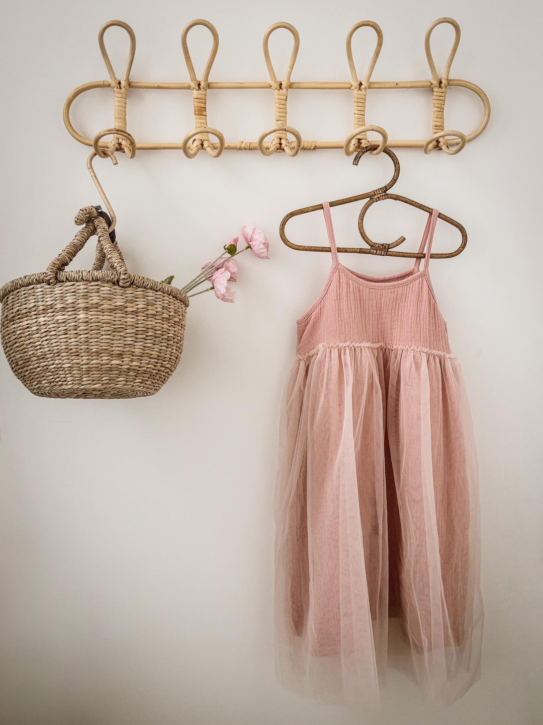 Flower girl style tulle dress for girls with breathable cotton bodice