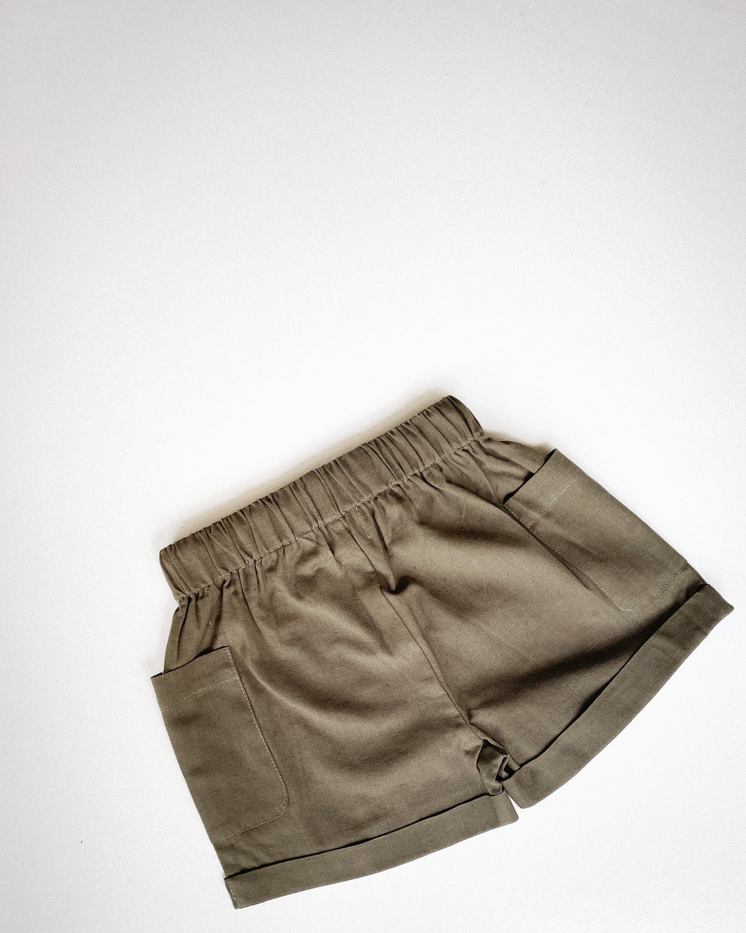 The Summer Days Linen Shorts in Earth Green