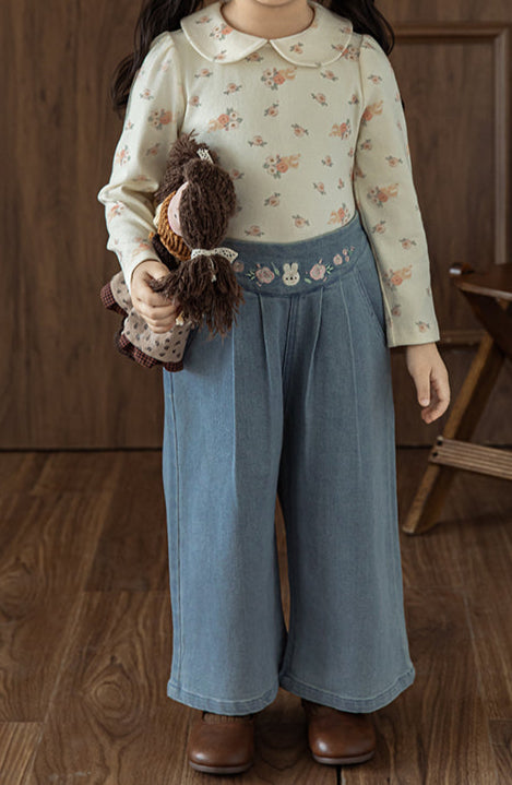 Darling Floral Top with Doll Collar