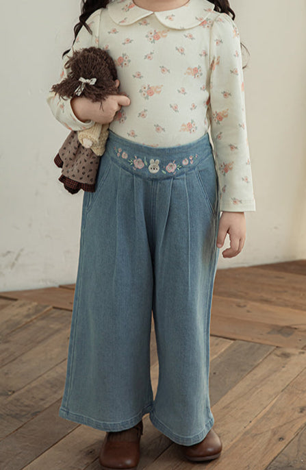 Darling Floral Top with Doll Collar